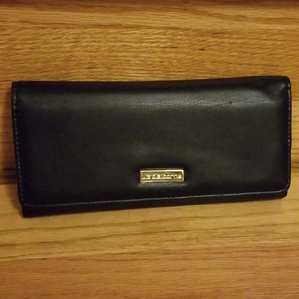 Liz Claiborne Black wallet w/ yellow gold hardware